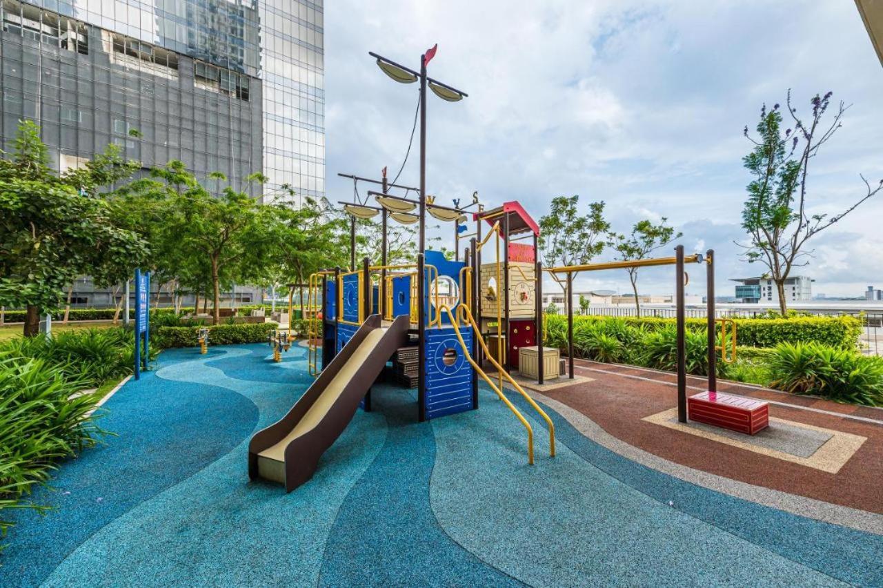 Simple No 6- Trefoil Setia Alam- Near Setia Convention Centre *